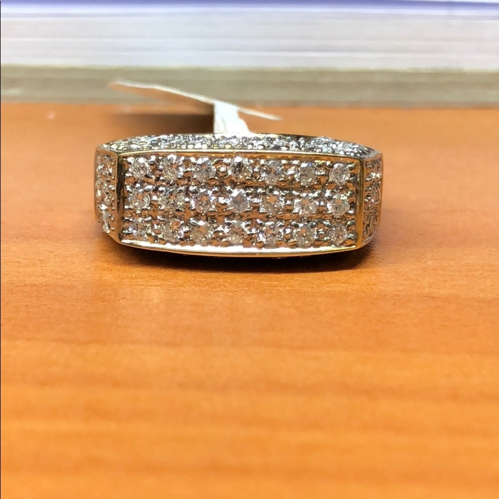 14kt Yellow Gold Diamond Ring